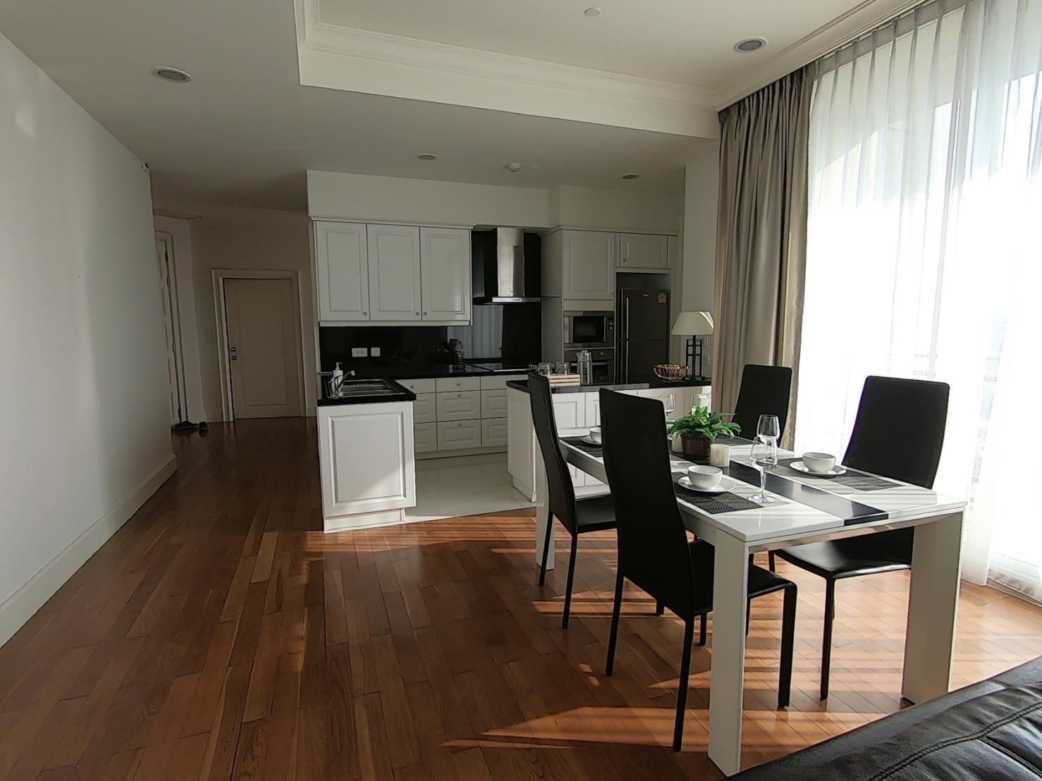 2-Bed Condo near BTS/MRT at Royce Private Residences 2