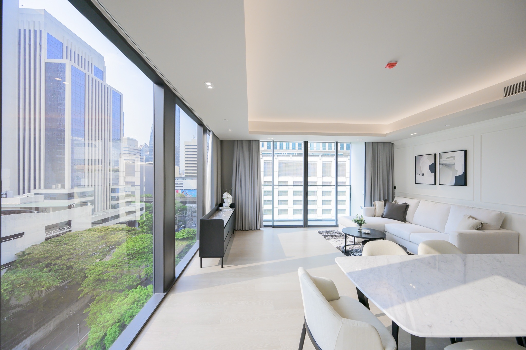 2-Bed Condo near BTS/MRT at Tonson One Residence 2