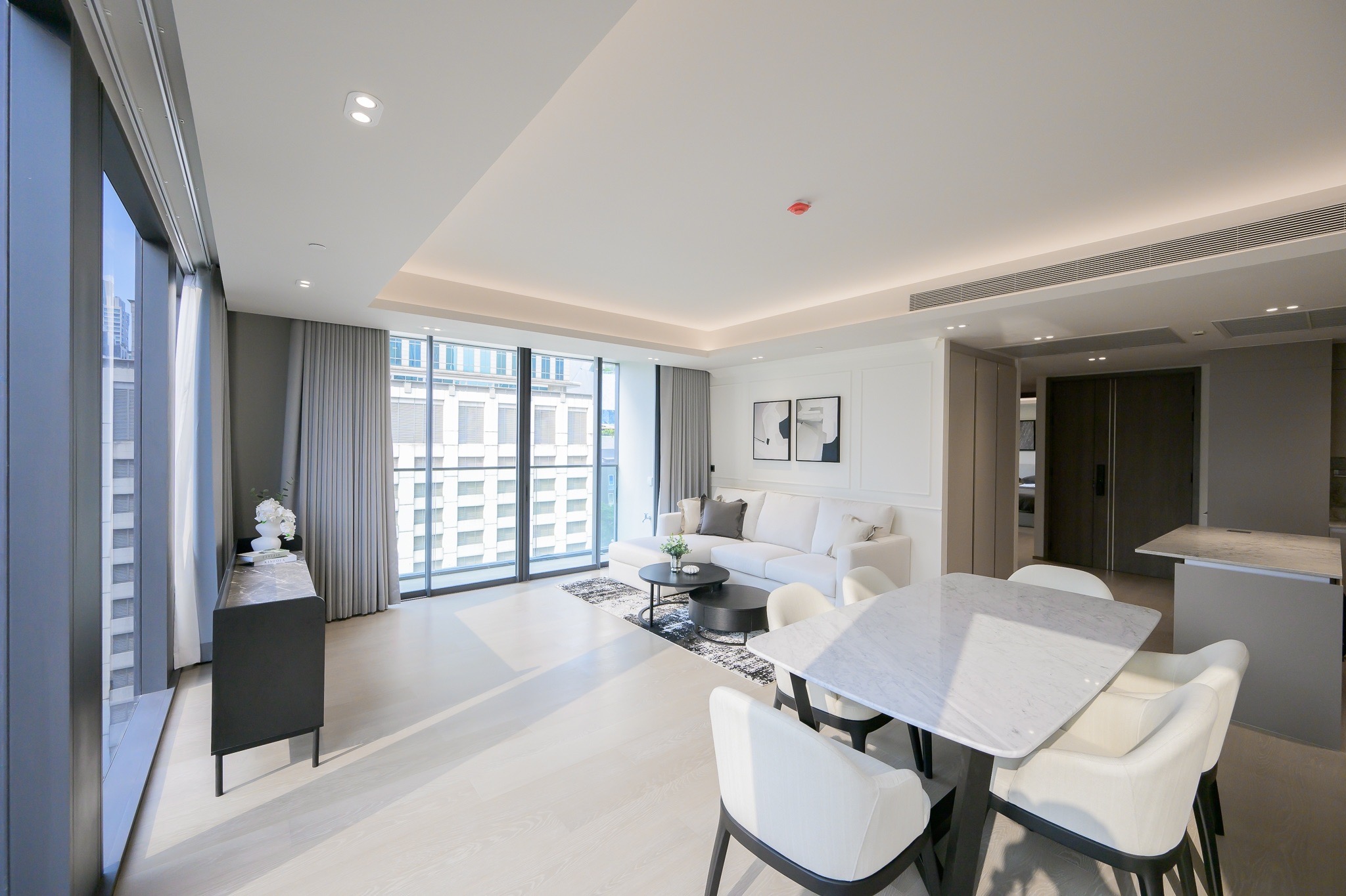 2-Bed Condo near BTS/MRT at Tonson One Residence