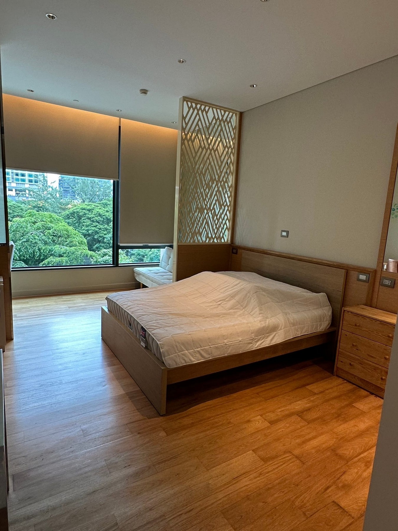 Condo Studio near BTS/MRT at Sindhorn Residence