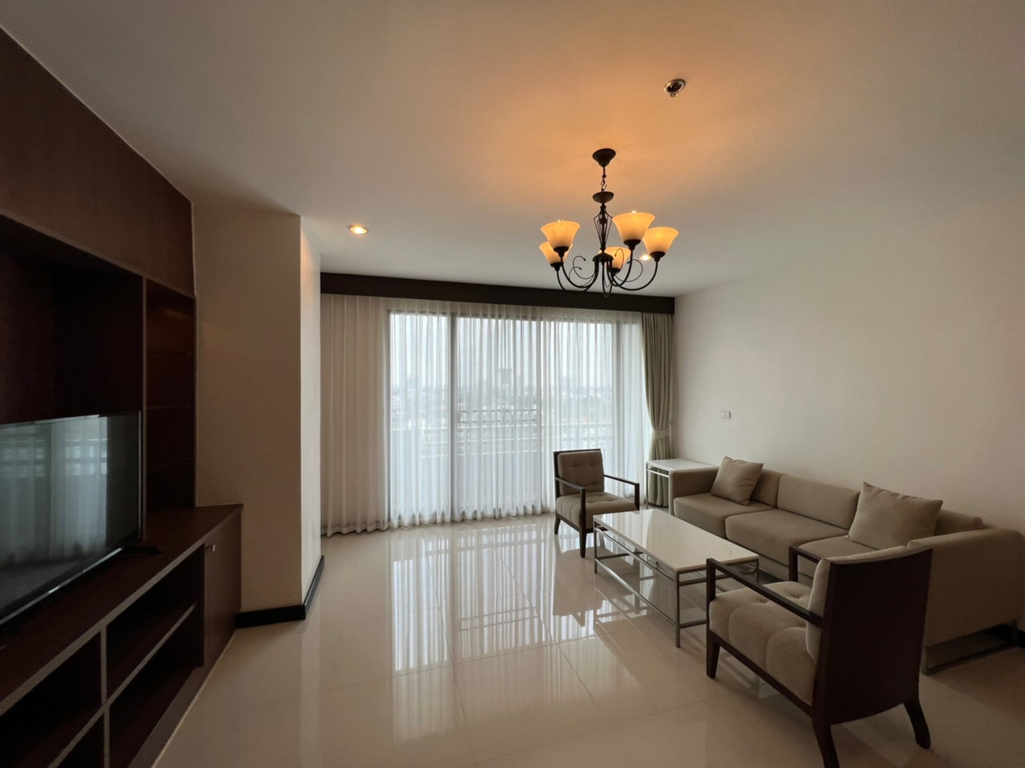 3-Bed Penthouse on High Floor at Charoenjai Place