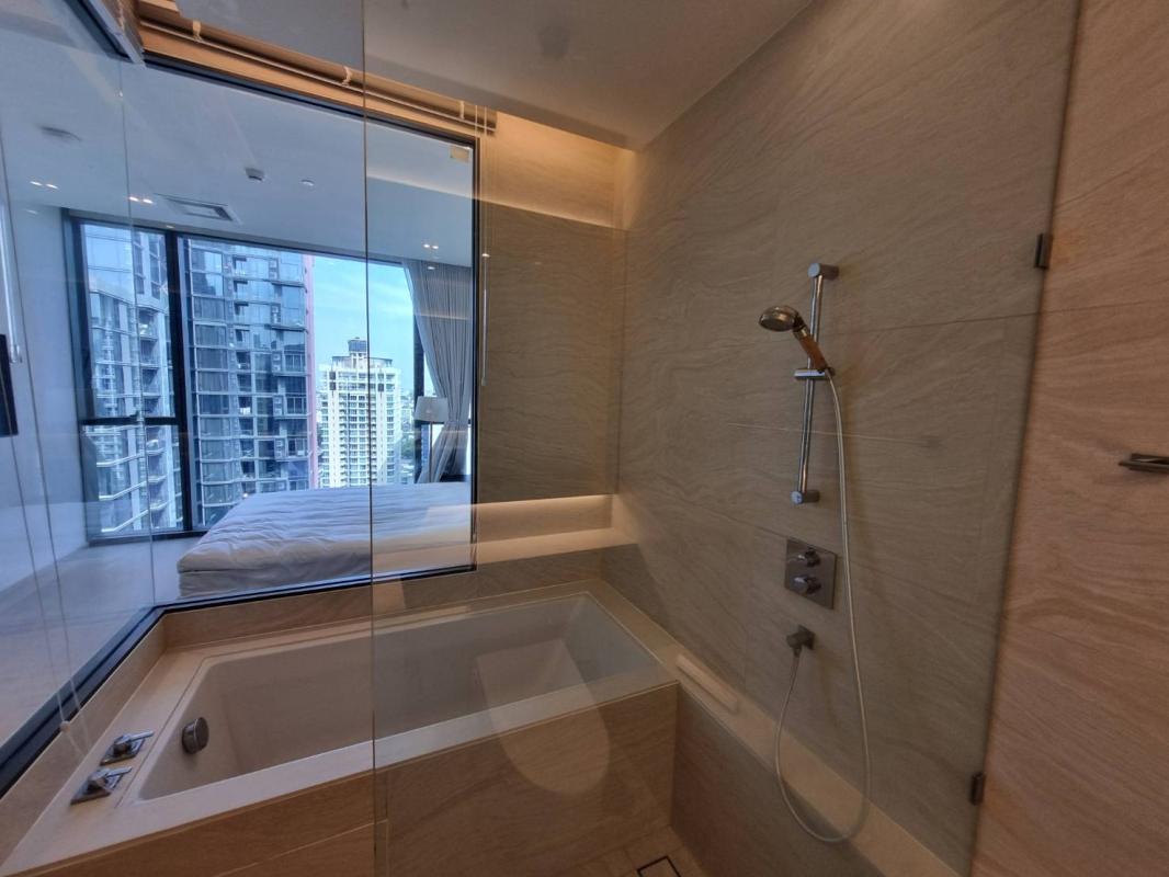 2-Bed Condo near BTS/MRT at the Strand Thonglor 18