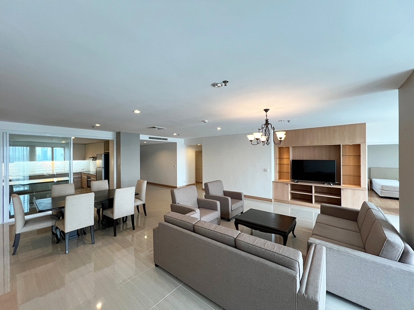 4-Bed Condo at Charoenjai Place