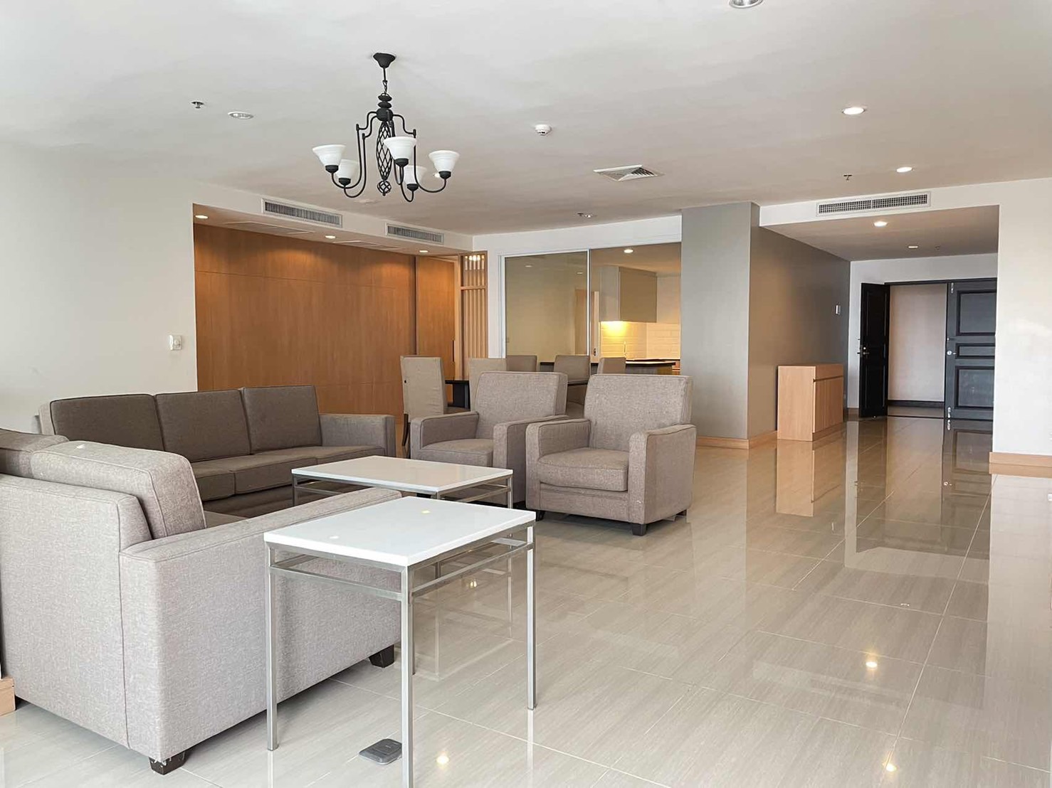 4-Bed Condo at Charoenjai Place 2