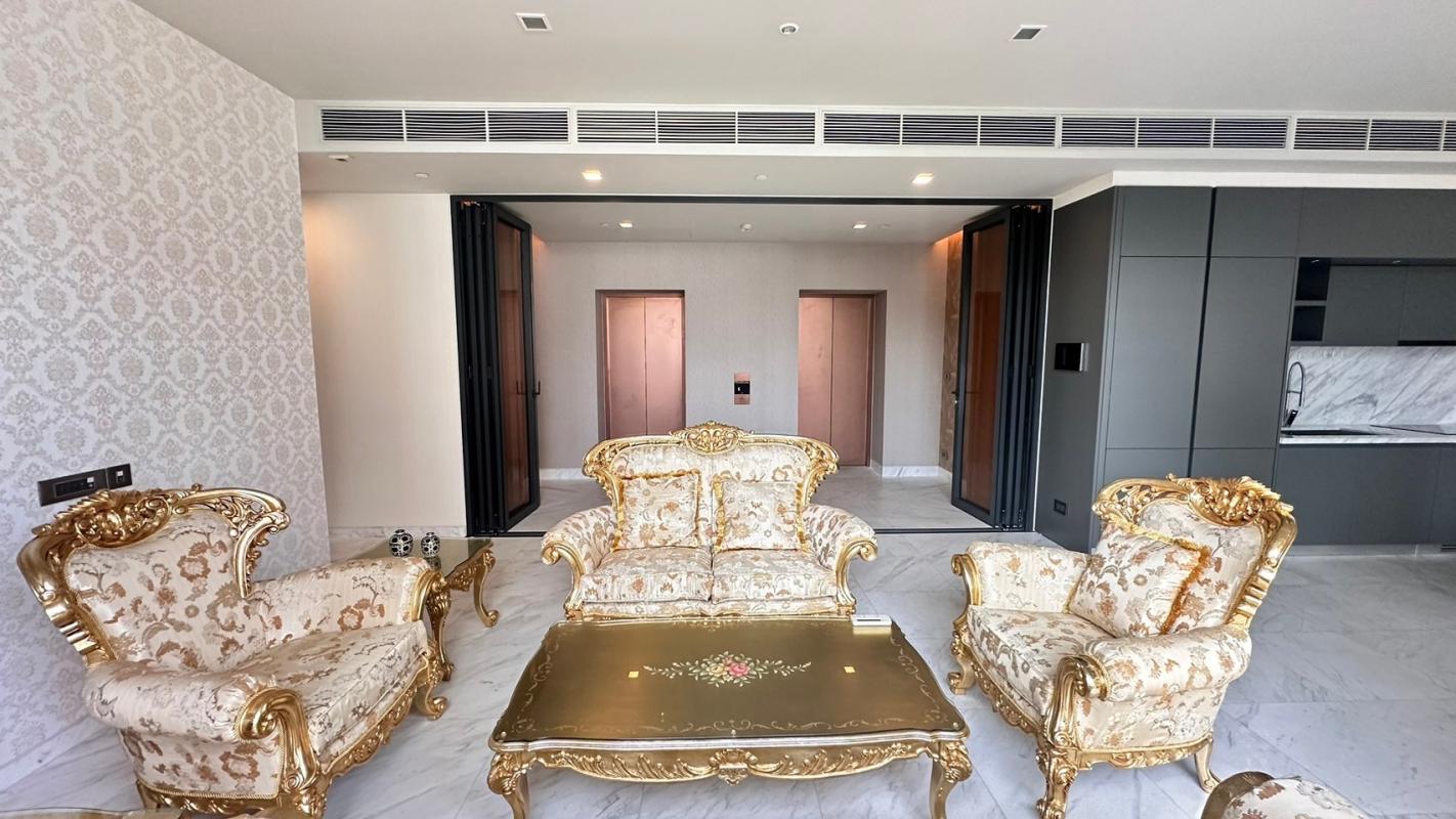 2-Bed Condo with Rooftop Pool at the Monument Thong Lo