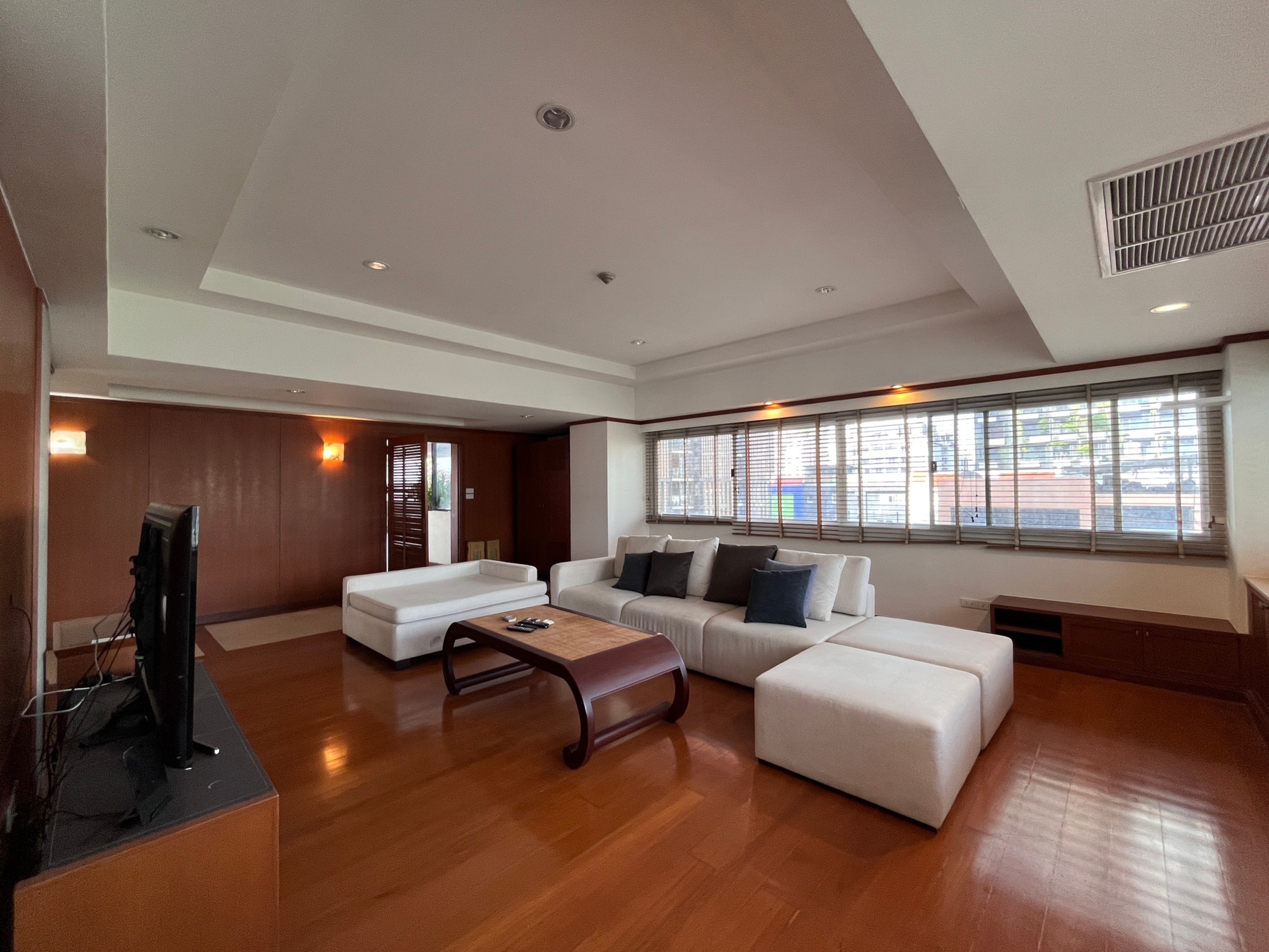 4-Bed Condo near BTS/MRT at Sukhumvit House