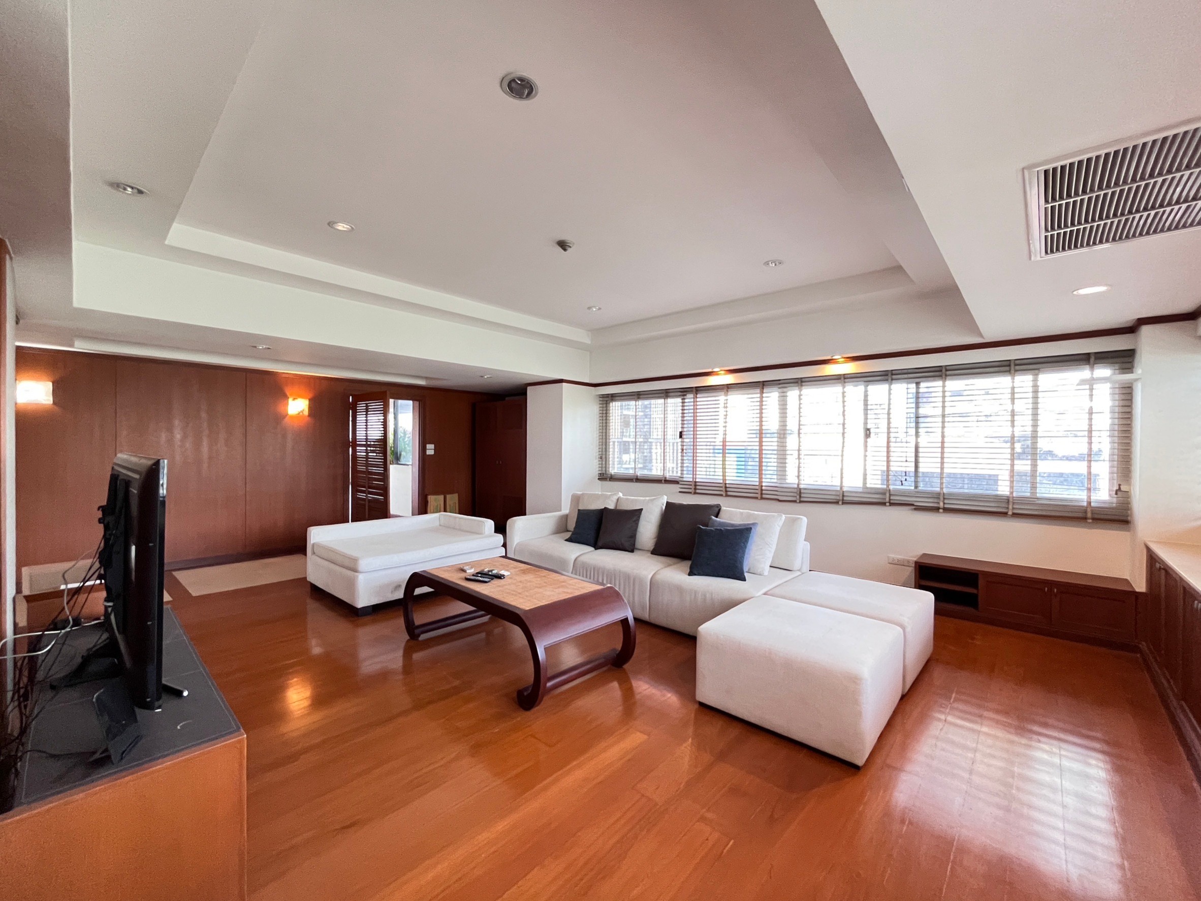 4-Bed Condo near BTS/MRT at Sukhumvit House 2