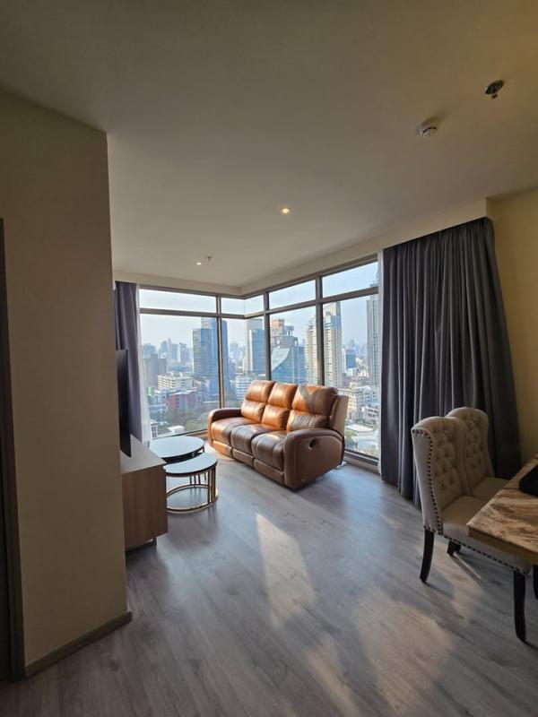 2-Bed Condo near BTS/MRT at Rhythm Ekkamai Estate