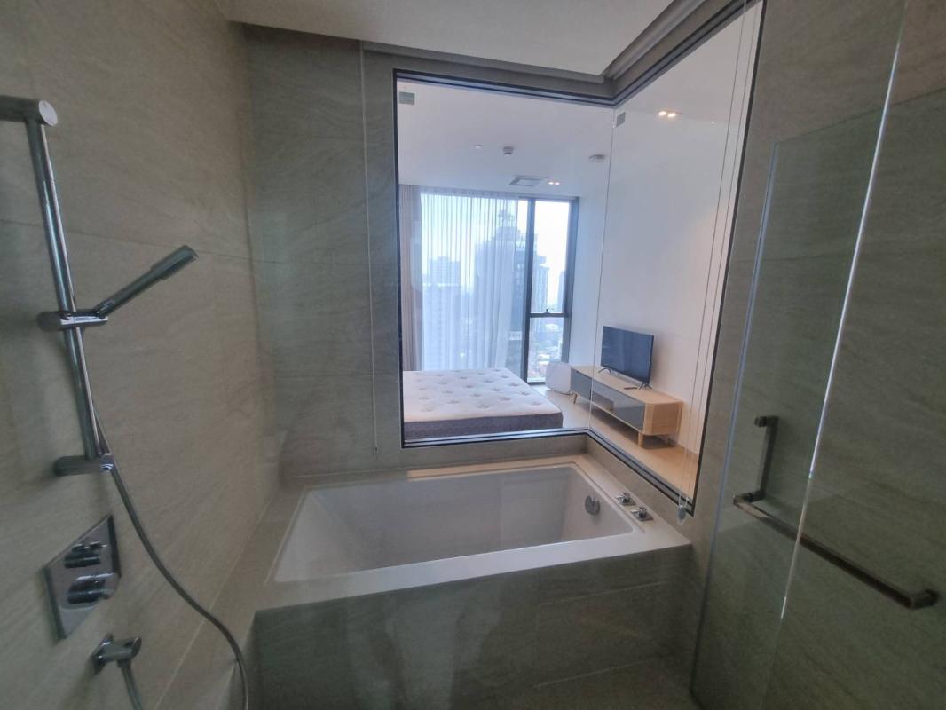 2-Bed Condo near BTS/MRT at the Strand Thonglor 9