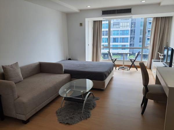 Condo Studio near BTS/MRT at the Trendy Condominium