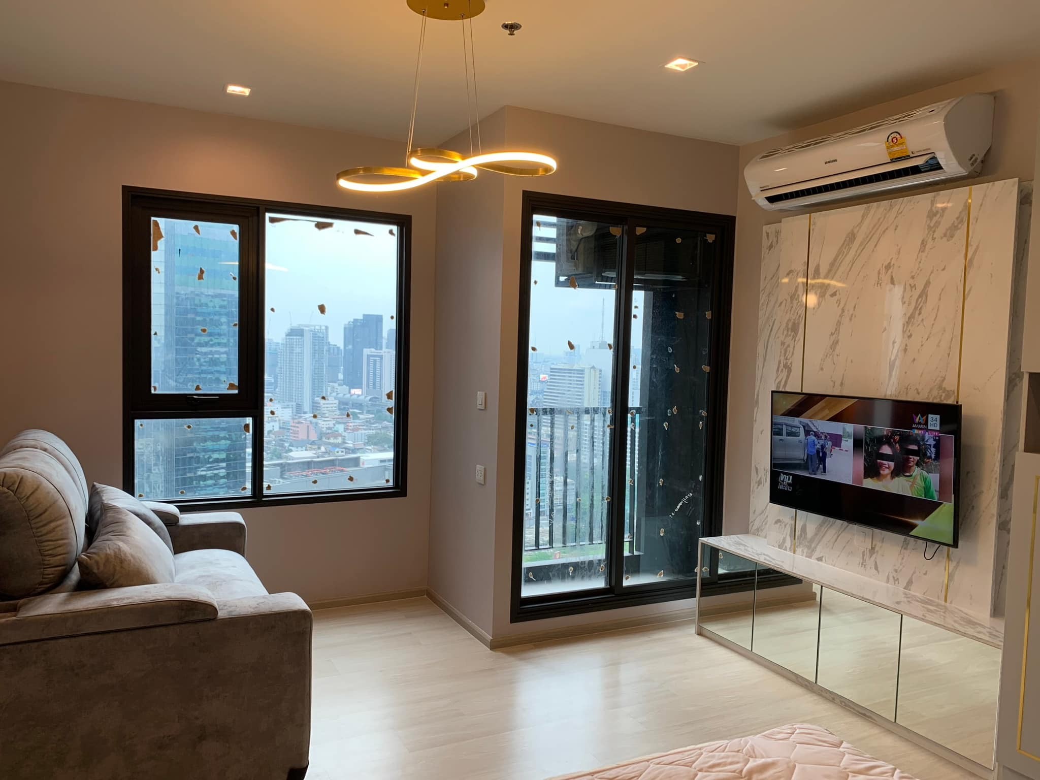 Condo Studio near BTS/MRT at Life One Wireless