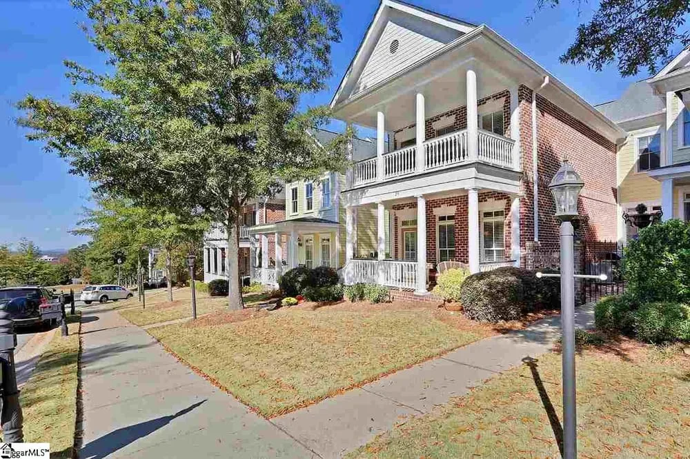 Charming Brick Townhome in Gated Plantation on Pelham Community