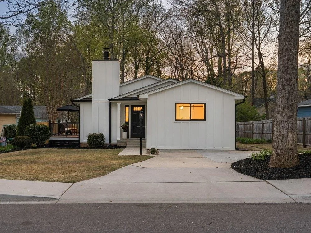 Renovated Bungalow in Walkable Croftstone Community
