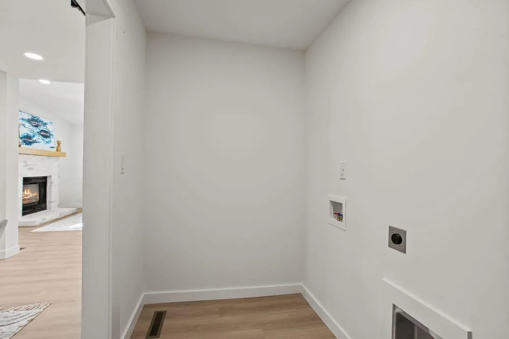 Renovated Bungalow in Walkable Croftstone Community 47