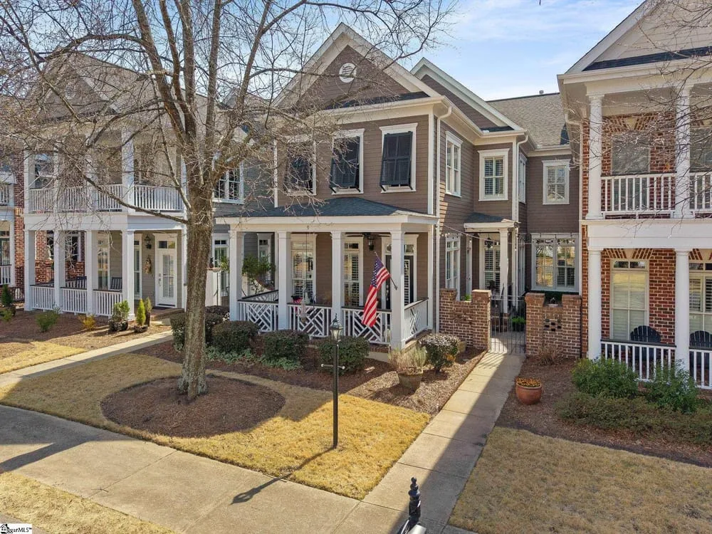 Beautifully Maintained Home in Central Greenville
