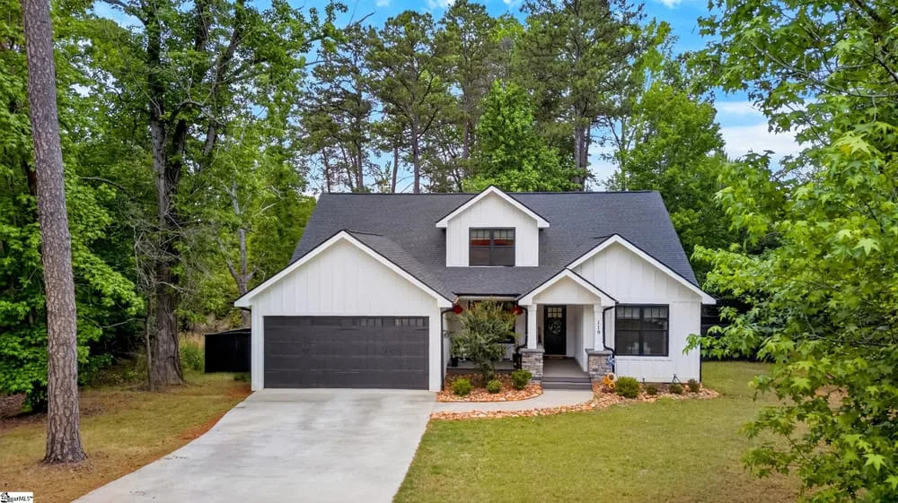 Custom Modern Farmhouse on Lake Hartwell 2
