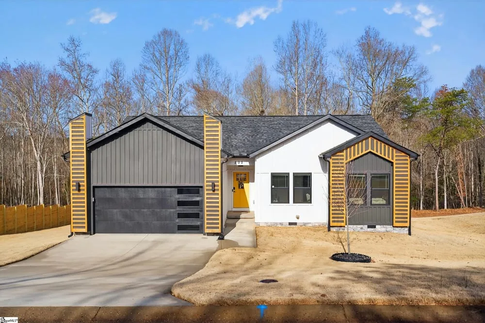 Contemporary 3-Bed Home with Pond and Creek Access 2