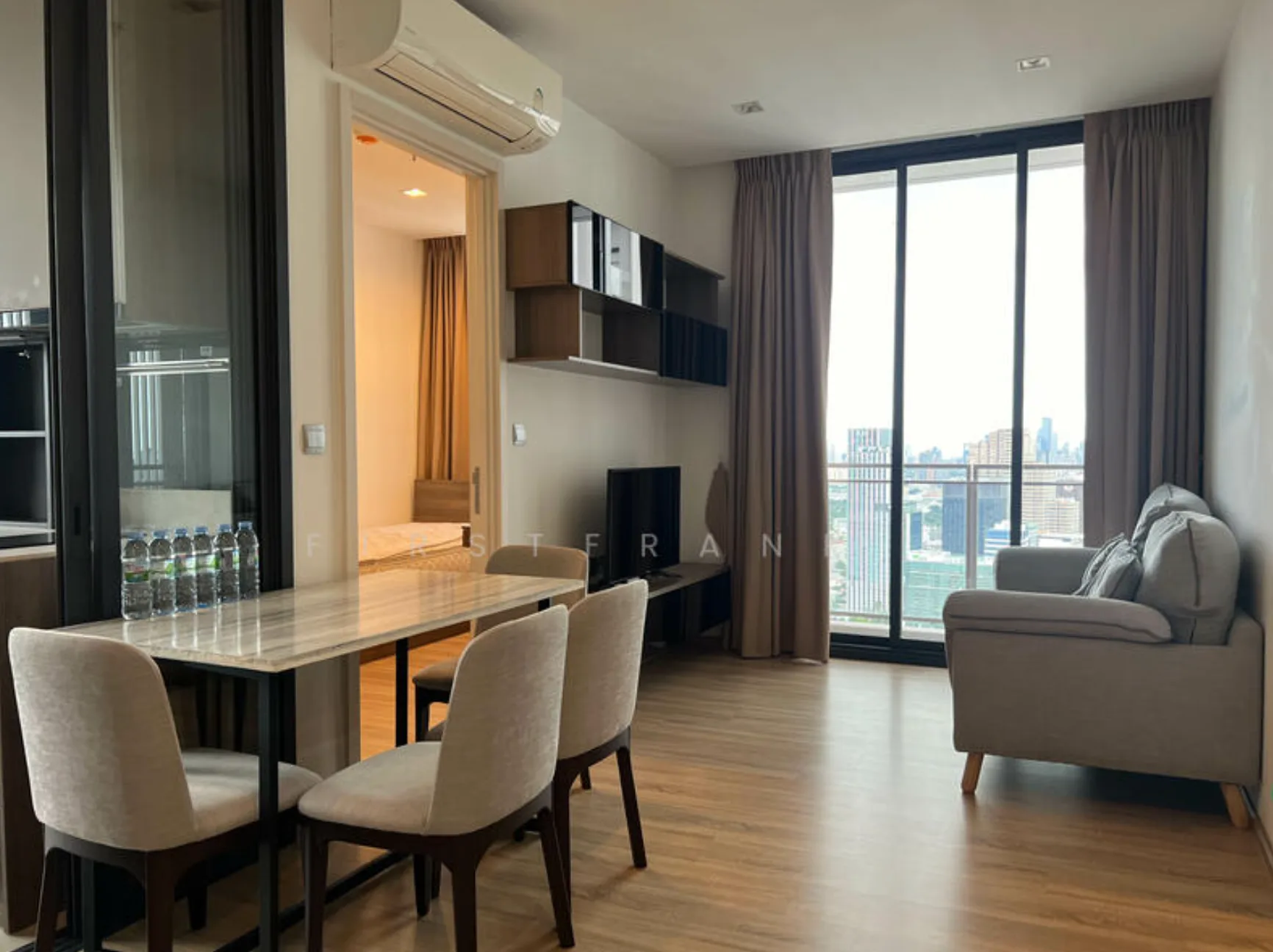 (Negotiating) The Line 42th floor - by Agent Vee 2