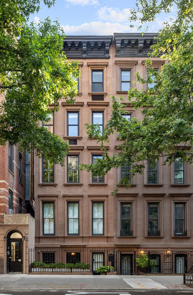 Elegant Upper East Side Townhouse with Central Park Proximity 2