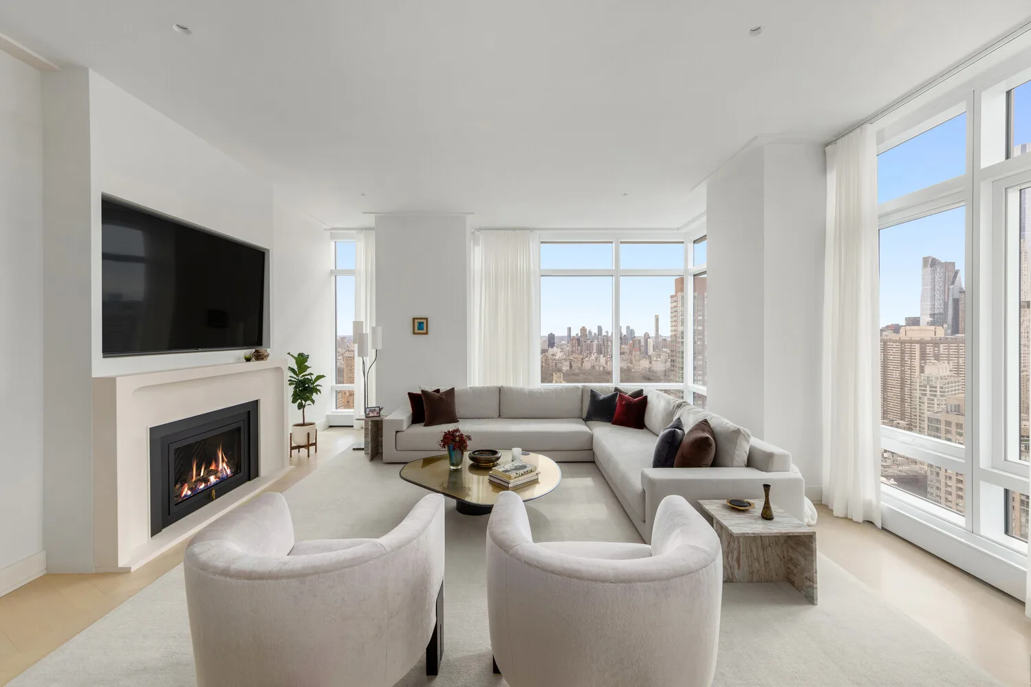Luxury 3-Bedroom Condo with Sweeping City and Park Views