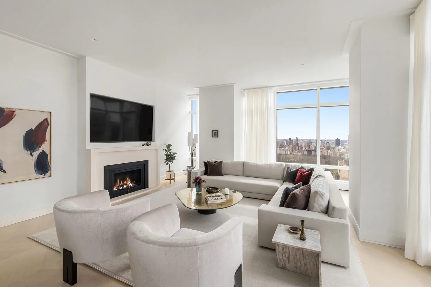 Luxury 3-Bedroom Condo with Sweeping City and Park Views 2
